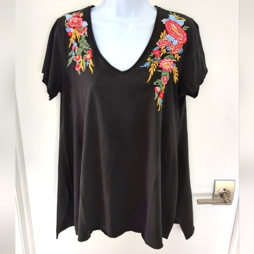 NWT Caite Jovi TEE black colorful floral embroidered boho oversized shirt size S